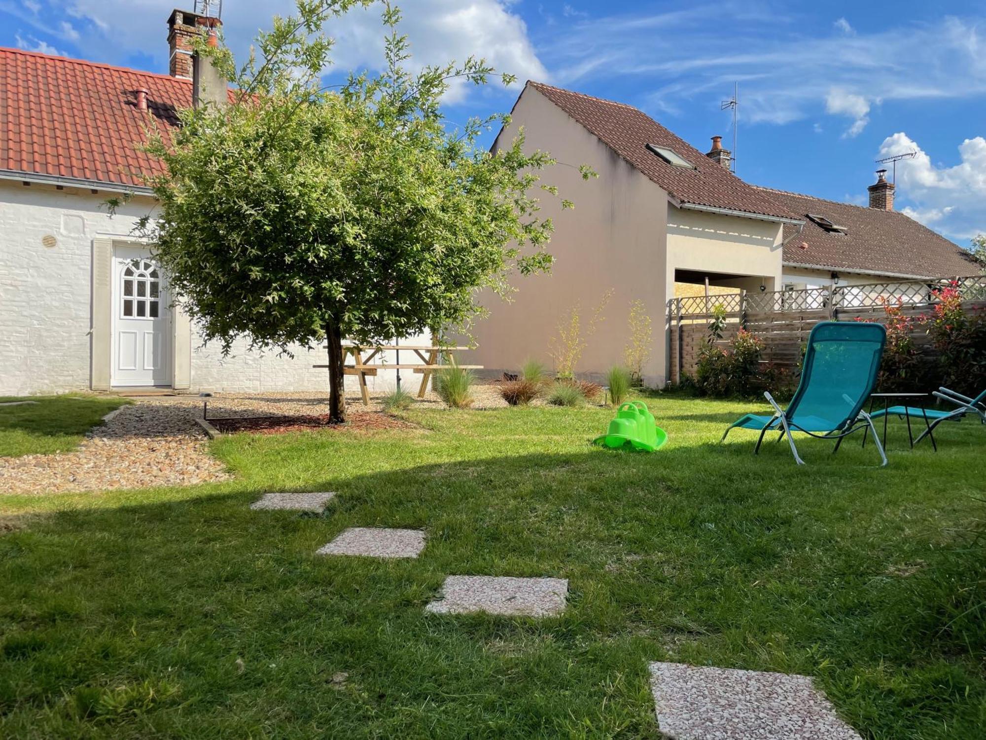 Le Cocoon D'Annabelle - Jolie Maison Avec Jeux Et Grand Jardin Pierrefitte-sur-Sauldre Exterior foto